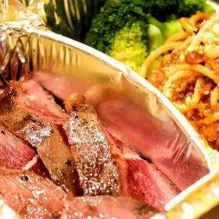 Hình ảnh Set bò bít tết & spaghetti sốt bò băm