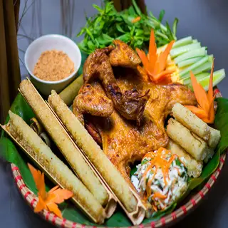 Hình ảnh Gà nướng cơm lam