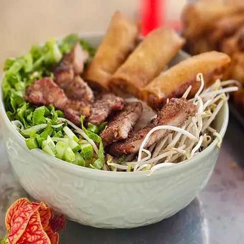 Hình ảnh O loan - Bún Thịt Nướng & Bún Chả Giò - Đặng Văn Ngữ