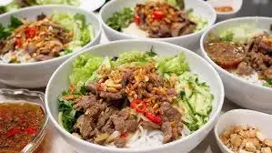 Hình ảnh Bún trộn bò xào