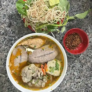 Hình ảnh Bún bò giò heo - nạm - chả