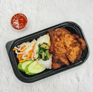 Hình ảnh Cơm Sườn Sốt Thái