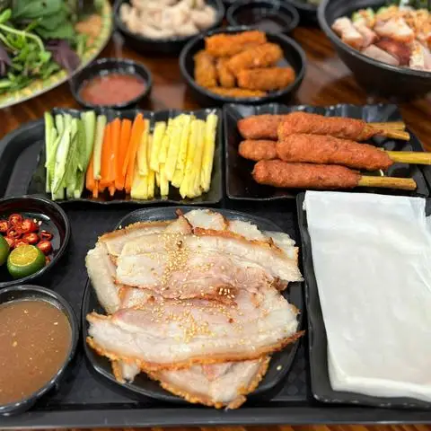 Hình ảnh Bánh Tráng Cuốn Thịt Heo Hương Hương - Vũ Phạm Hàm