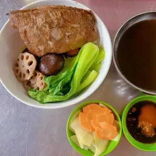 Hình ảnh Mì vịt tiềm má đùi