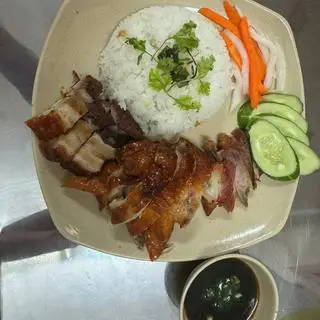 Hình ảnh Cơm 3 loại thịt - 三寶飯