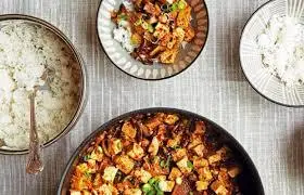 Hình ảnh Cơm trắng đậu xốt Tứ Xuyên