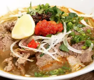 Hình ảnh Bún bò huế tái