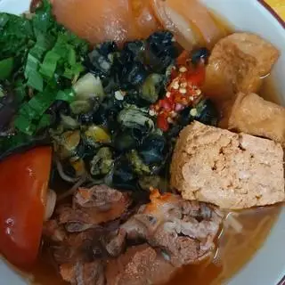 Hình ảnh Bún riêu tô đầy đủ kèm trà lài đường thơm ly lớn