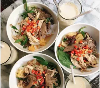 Hình ảnh Bánh ướt thịt gà mề gà