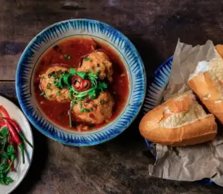 Hình ảnh Bánh mì xíu mại đặc biệt