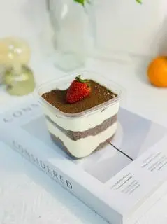 Hình ảnh Tiramisu hũ vuông to vật vã