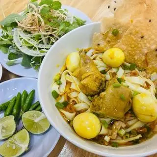 Hình ảnh Mì Quảng gà ta - trứng cút