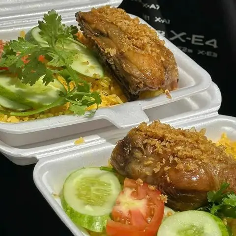 Hình ảnh Tiệm Ăn Cô Ba - 1004 Cafe & Milk Tea - Cơm Gà & Cơm Tôm Phủ Trứng - Xóm Chiếu