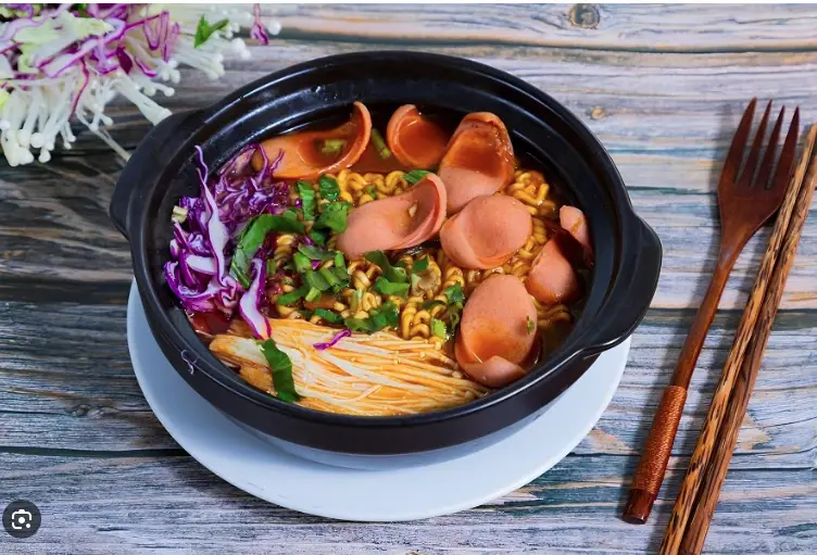 Hình ảnh Mì cay xúc xích
