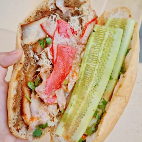 Hình ảnh Bình Lê - Bánh Mì & Xôi Phú Thượng - Quán Thánh