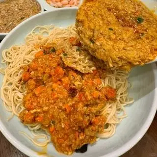 Hình ảnh Mì sốt cua Thượng Hải chay