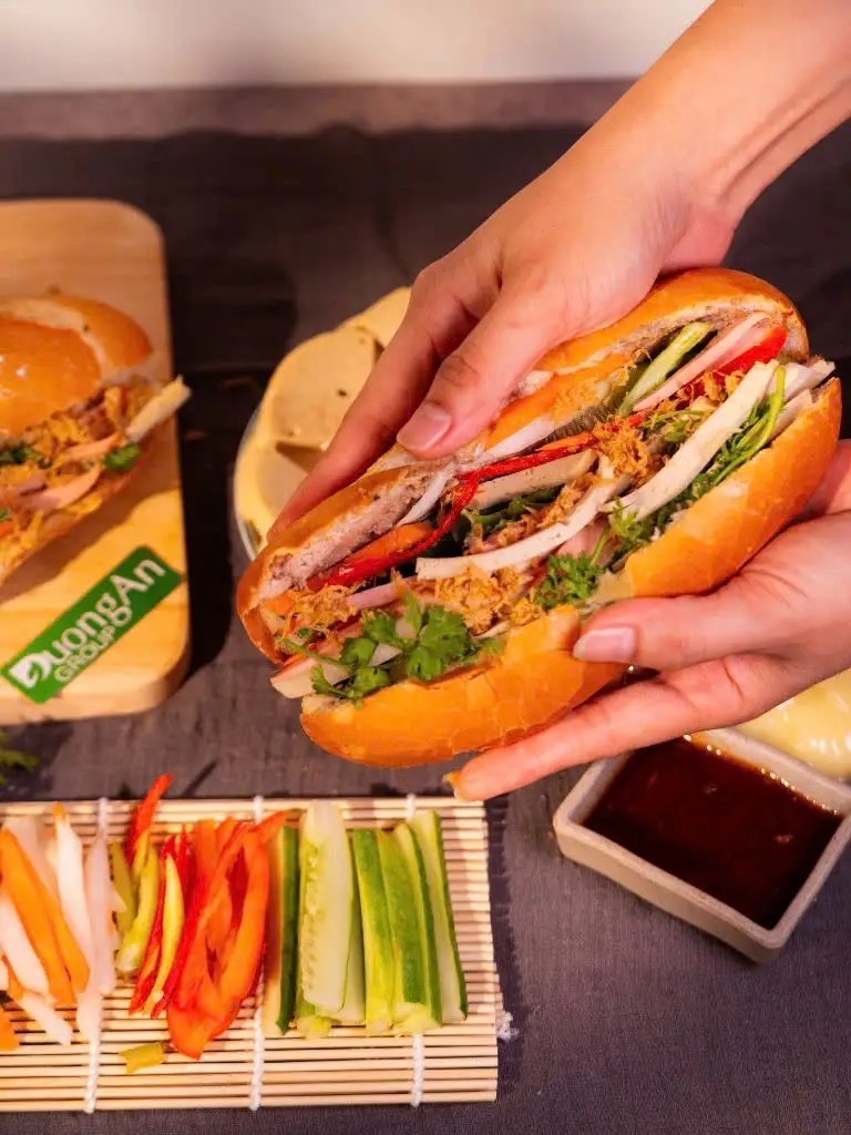 Hình ảnh Bánh Mì Chả Nấm Chay