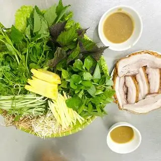 Hình ảnh Bánh tráng cuốn thịt heo quay