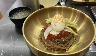 Hình ảnh Mì lạnh trộn sốt cay ngọt