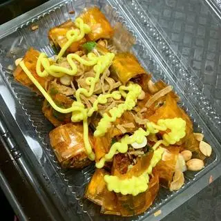 Hình ảnh Bánh tráng cuốn đỏ full topping