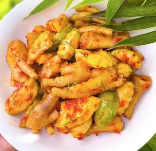 Hình ảnh Chân gà có xương sốt thái size m