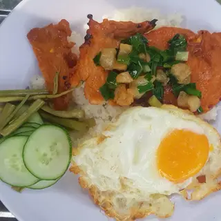 Hình ảnh Cơm tấm sườn ốp la