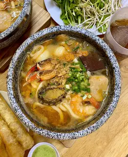 Hình ảnh Bánh canh cua bào ngư đặc biệt