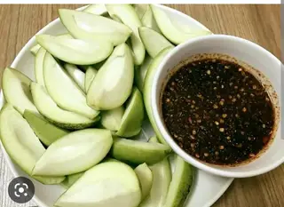 Hình ảnh mix cóc xoài bao tử kèm chấm thần thánh