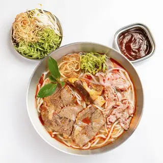 Hình ảnh Bún bò huế nạm - tái