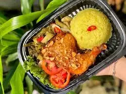 Hình ảnh Cơm chiên gà mắm tỏi
