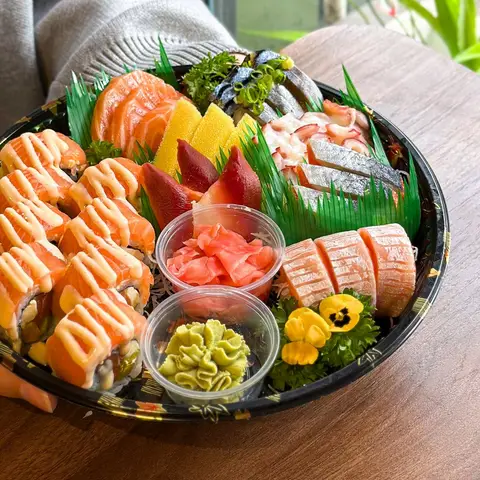Hình ảnh Sushi Mix - Dương Quảng Hàm