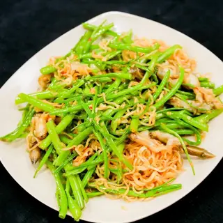 Hình ảnh Ốc móng tay xào rau muống mì