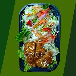 Hình ảnh Salad gà giòn sốt Nhật