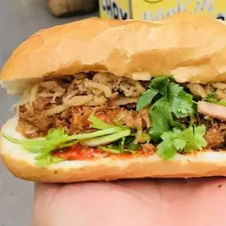 Hình ảnh Bánh mì chả lụa, chả cá chay