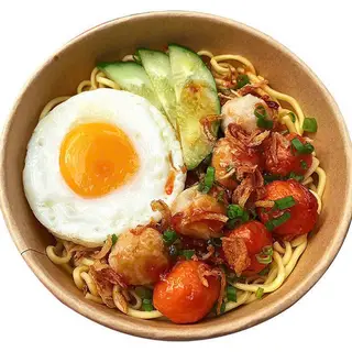 Hình ảnh Mì trộn cá viên - ốp la