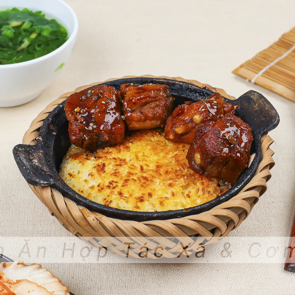 Hình ảnh Cơm Niêu 1 Mặt Sườn Sốt Tiêu Đen