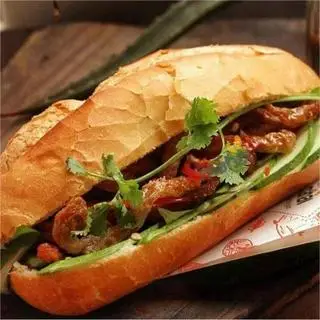 Hình ảnh Bánh mì chả cá - trà tắc