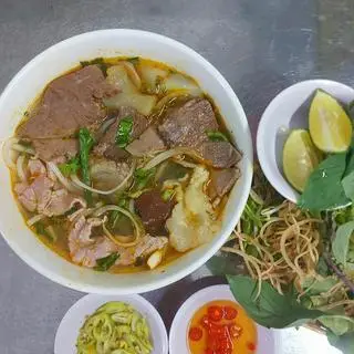 Hình ảnh Bún bò tái nạm gân