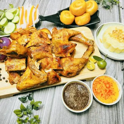 Hình ảnh Cô Hương - Gà, Vịt & Thịt Quay - Nguyễn Trãi
