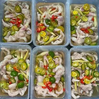 Hình ảnh Chân gà có xương sả tắc - 200g
