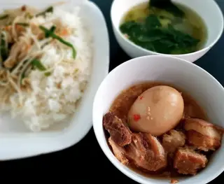 Hình ảnh Com thịt kho tàu