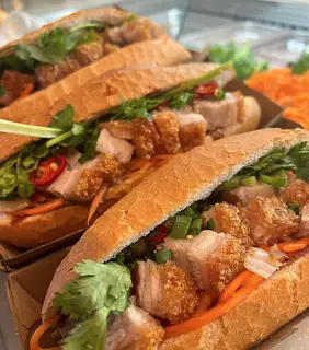 Hình ảnh Bánh mì heo quay
