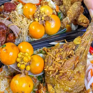 Hình ảnh Xôi đùi gà - trứng non - da giòn
