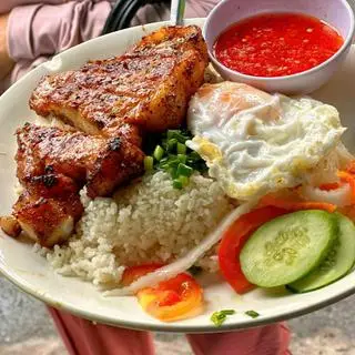 Hình ảnh Cơm sườn chả trứng
