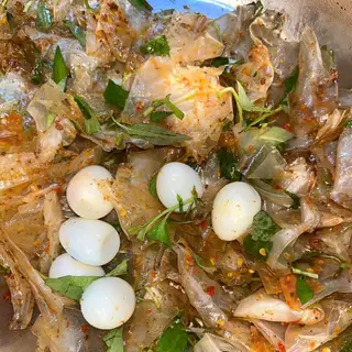 Hình ảnh Bánh tráng sa tế hành phi trứng cút