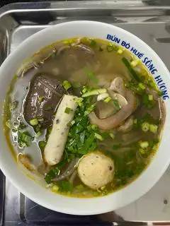 Hình ảnh Bún bò Huế - bát xanh