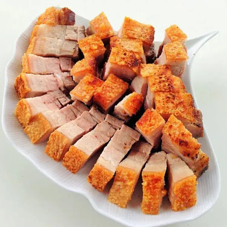 Hình ảnh Cơm ba chỉ heo quay 