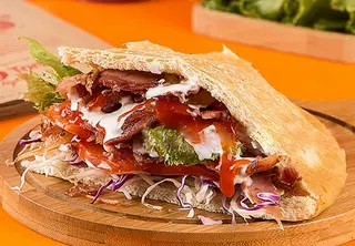Hình ảnh Bánh mì thịt nướng - coca