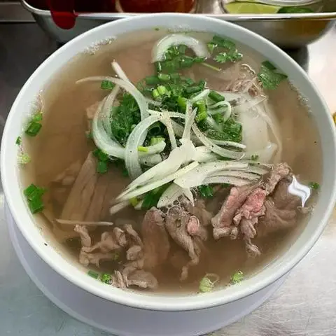 Hình ảnh Phở - Cơm Gà Xối Mỡ Phú - Nguyễn Văn Bứa