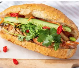 Hình ảnh Bánh mì heo quay chả cá